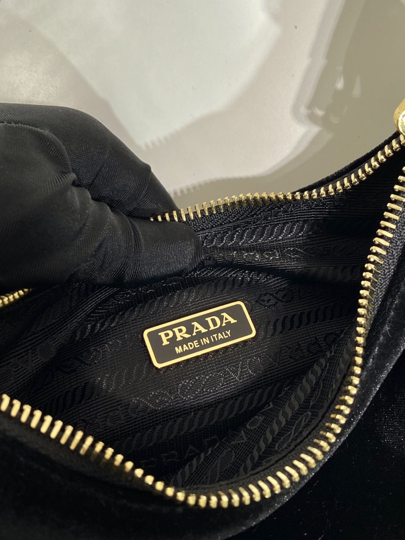Pra*a hobo bags